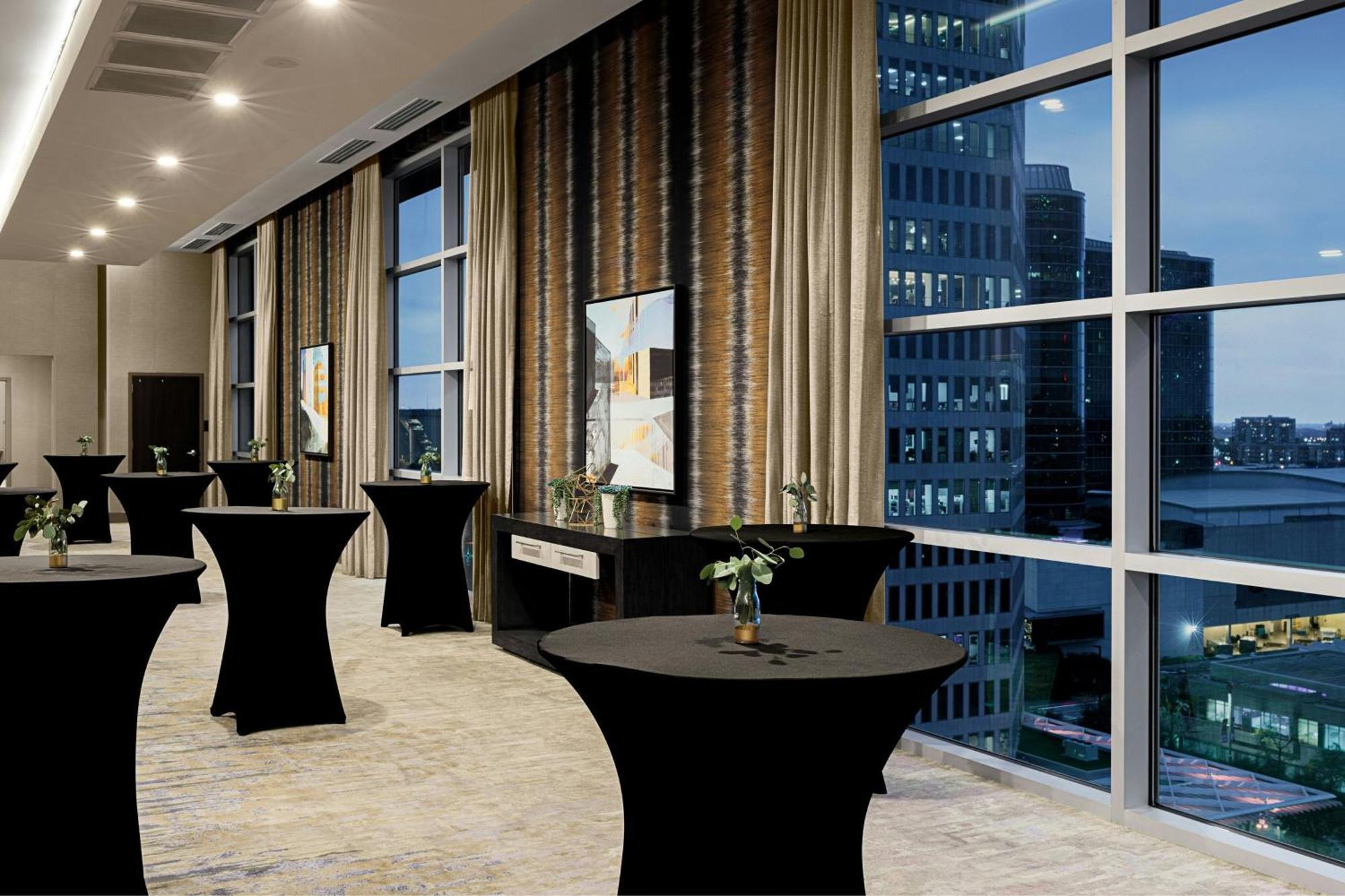 Courtyard By Marriott Dallas Downtown/Reunion District Екстериор снимка