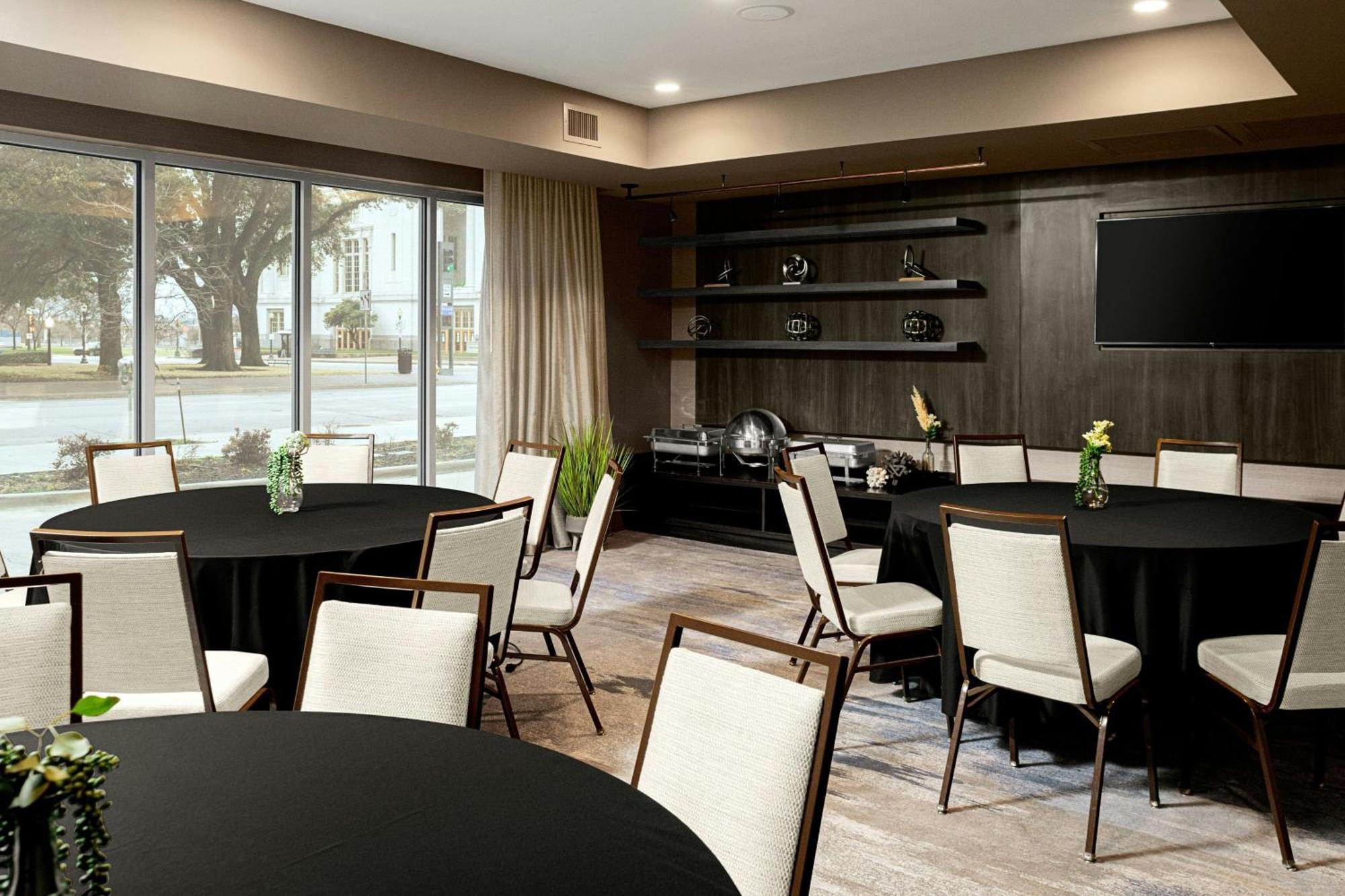 Courtyard By Marriott Dallas Downtown/Reunion District Екстериор снимка