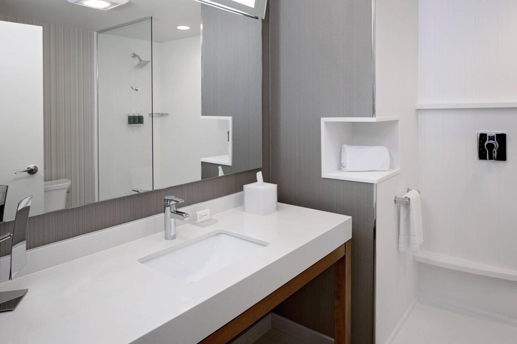 Courtyard By Marriott Dallas Downtown/Reunion District Екстериор снимка
