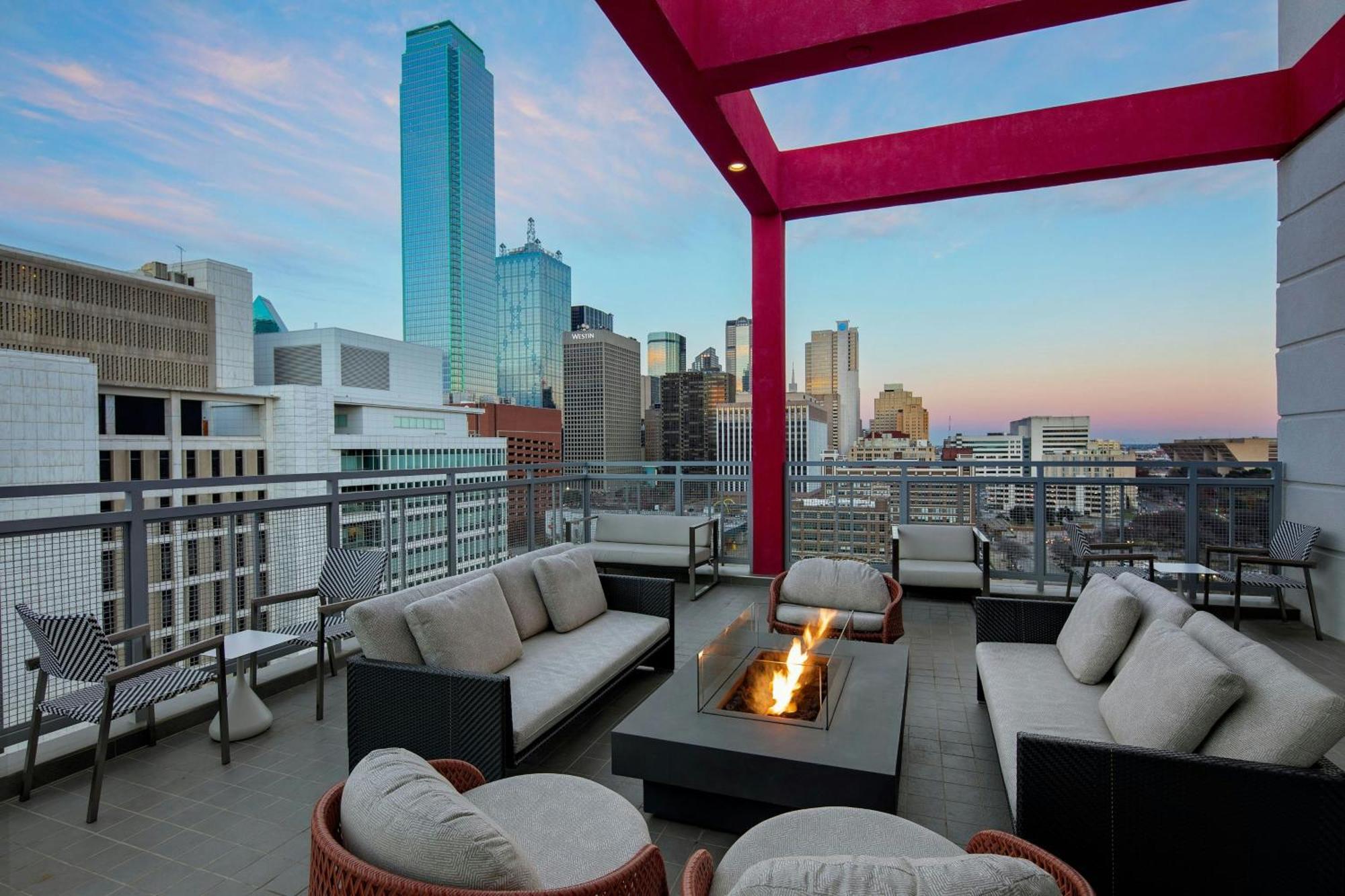 Courtyard By Marriott Dallas Downtown/Reunion District Екстериор снимка