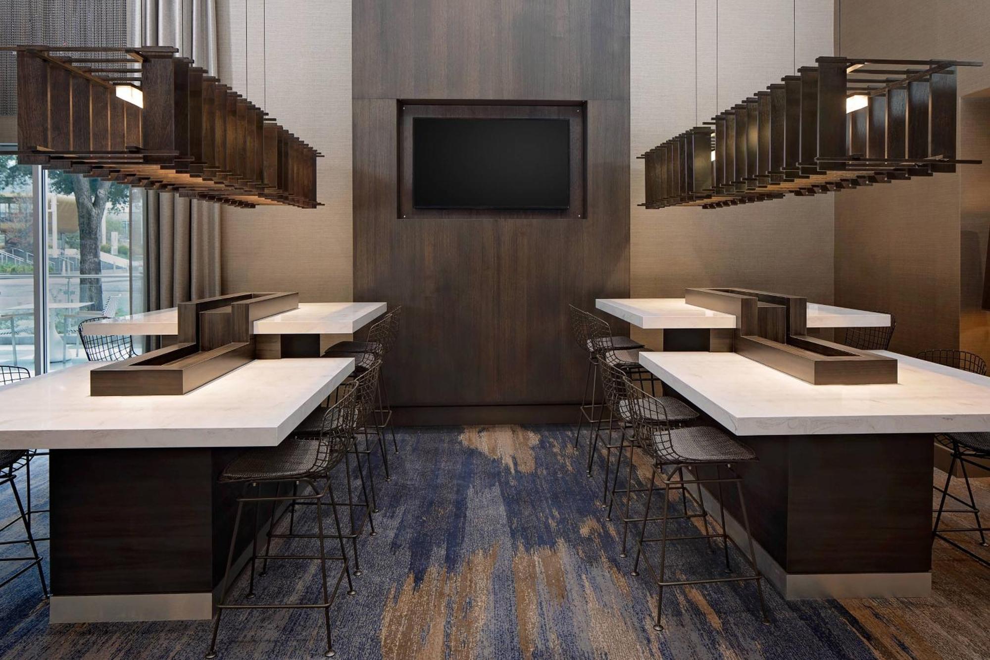 Courtyard By Marriott Dallas Downtown/Reunion District Екстериор снимка
