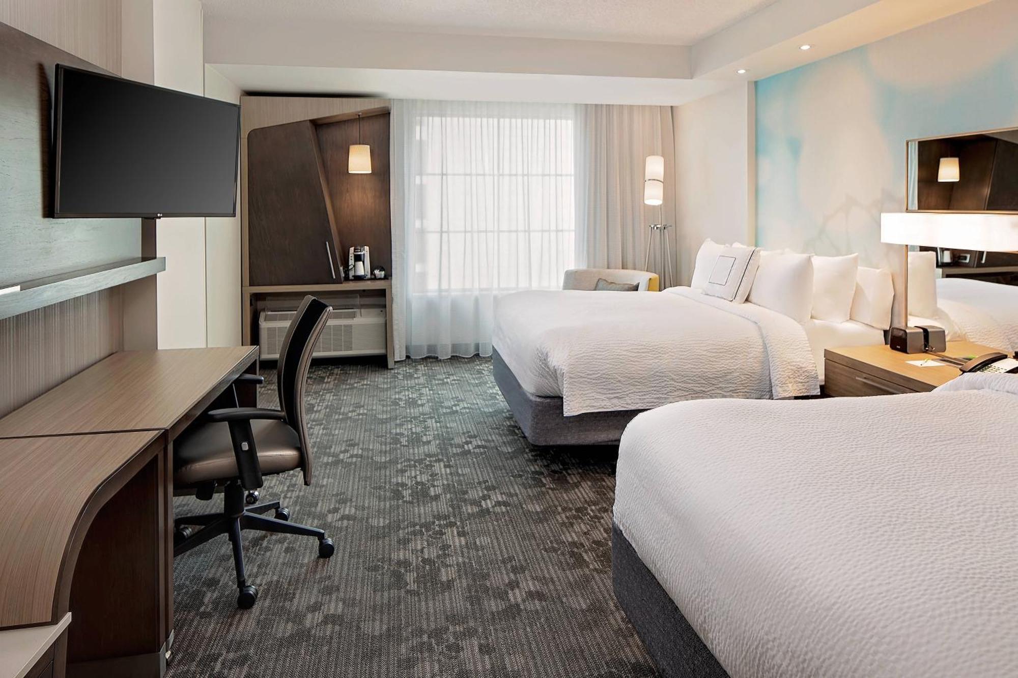 Courtyard By Marriott Dallas Downtown/Reunion District Екстериор снимка