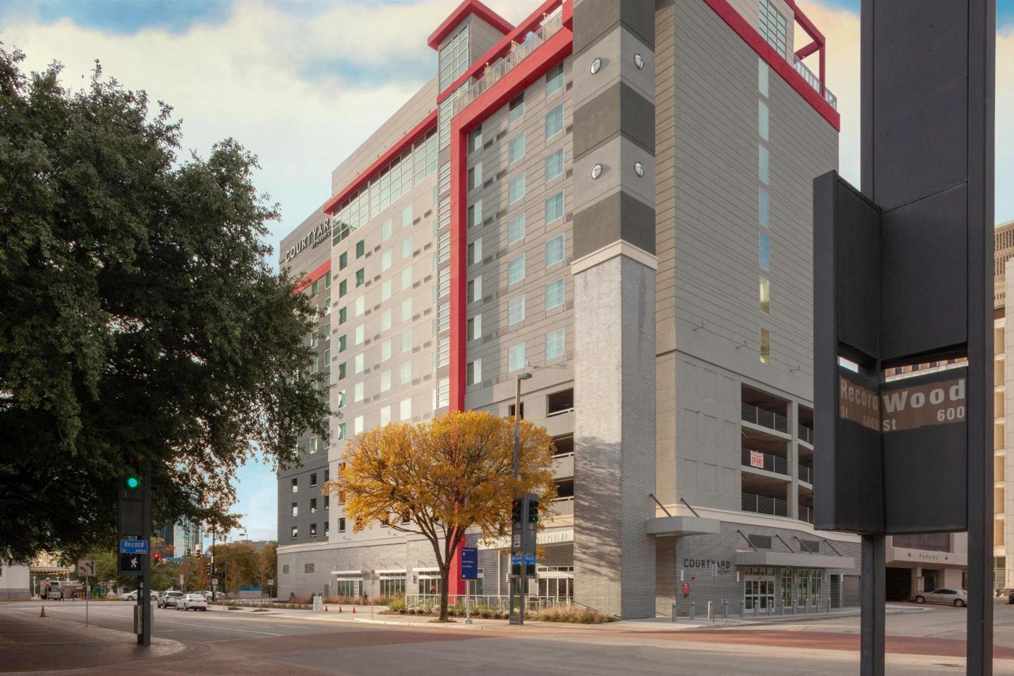 Courtyard By Marriott Dallas Downtown/Reunion District Екстериор снимка