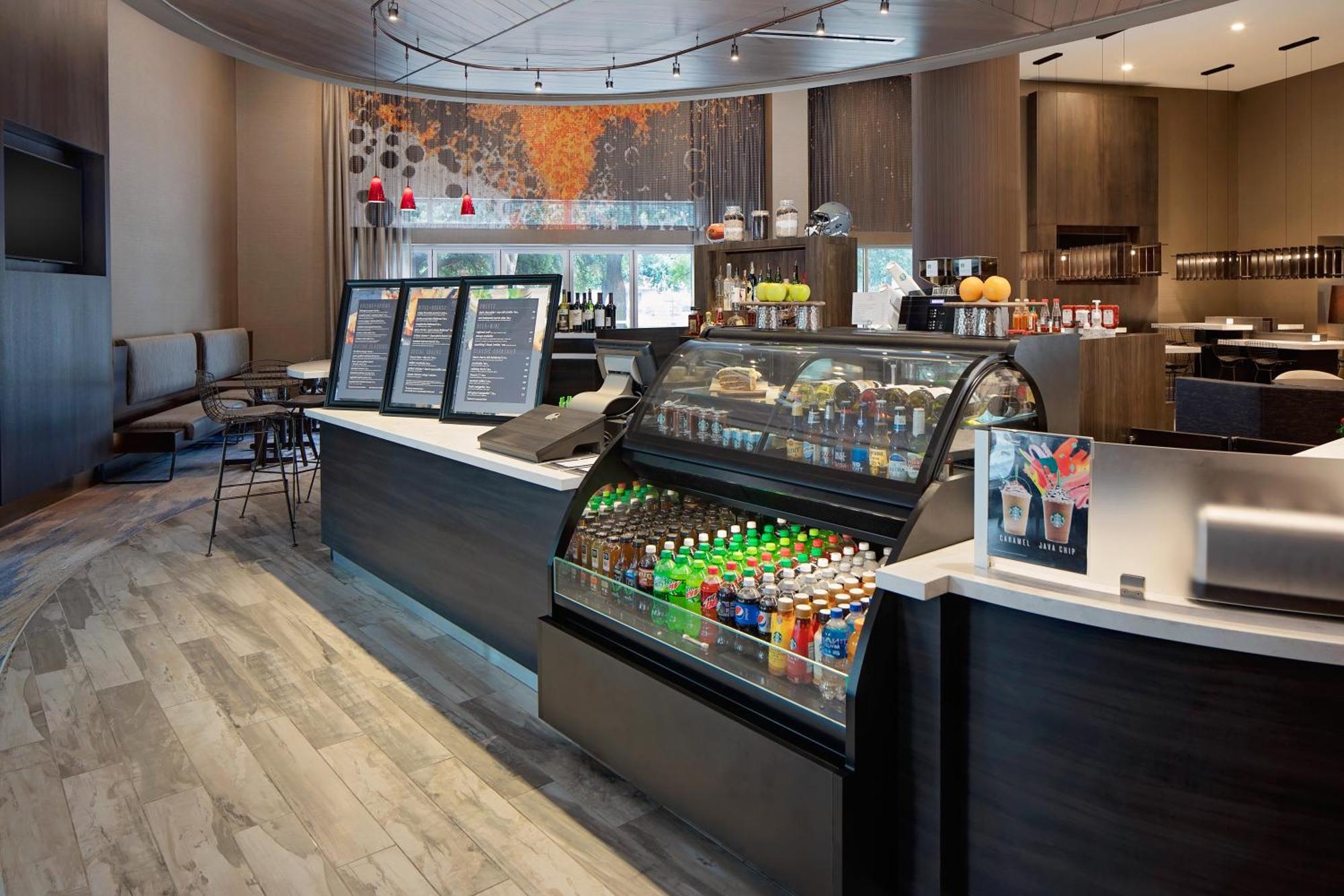 Courtyard By Marriott Dallas Downtown/Reunion District Екстериор снимка
